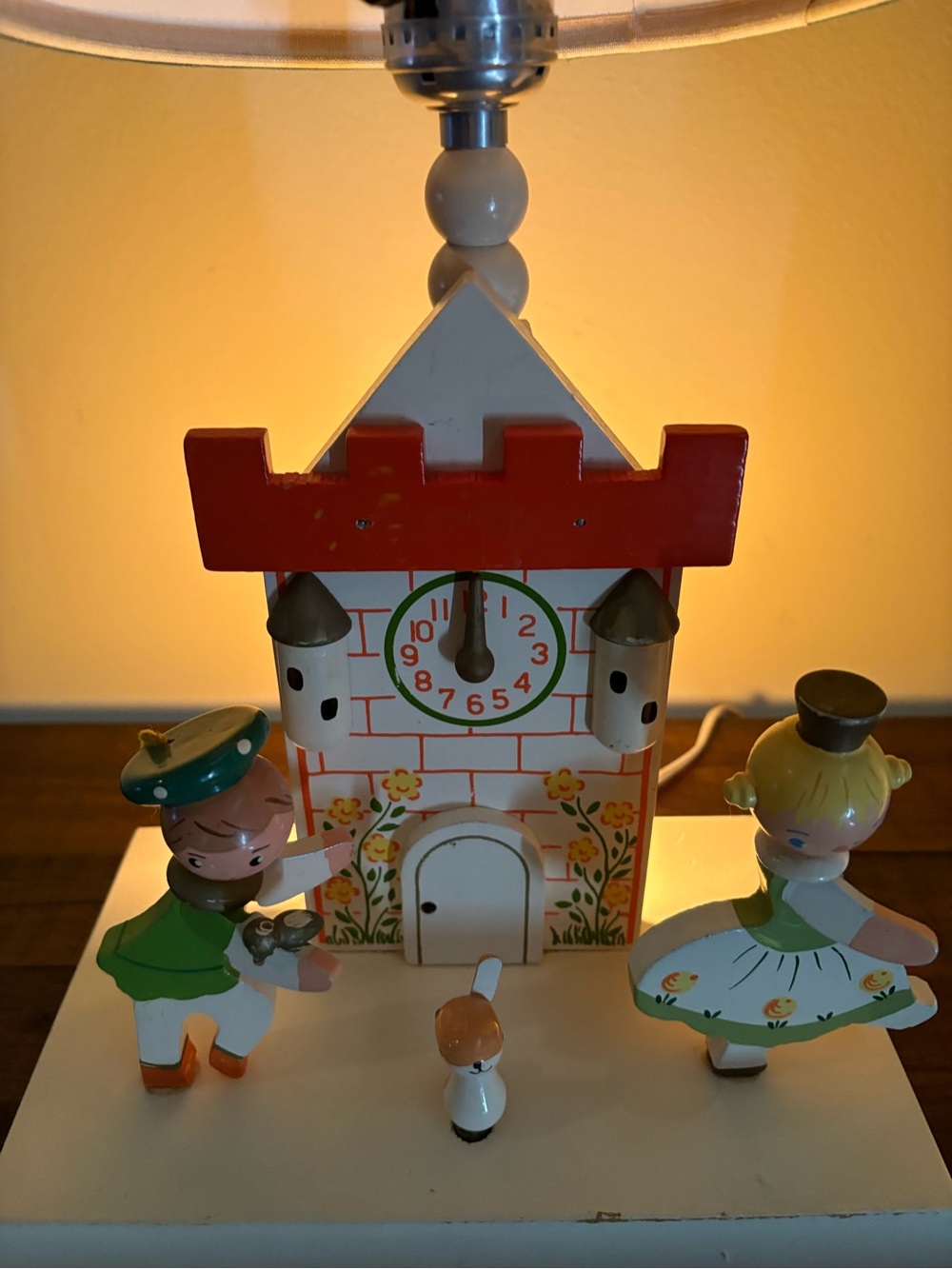 Vintage Irma Wooden Children’s Lamp Featuring Hand-Painted Figures - Picture 13 of 15